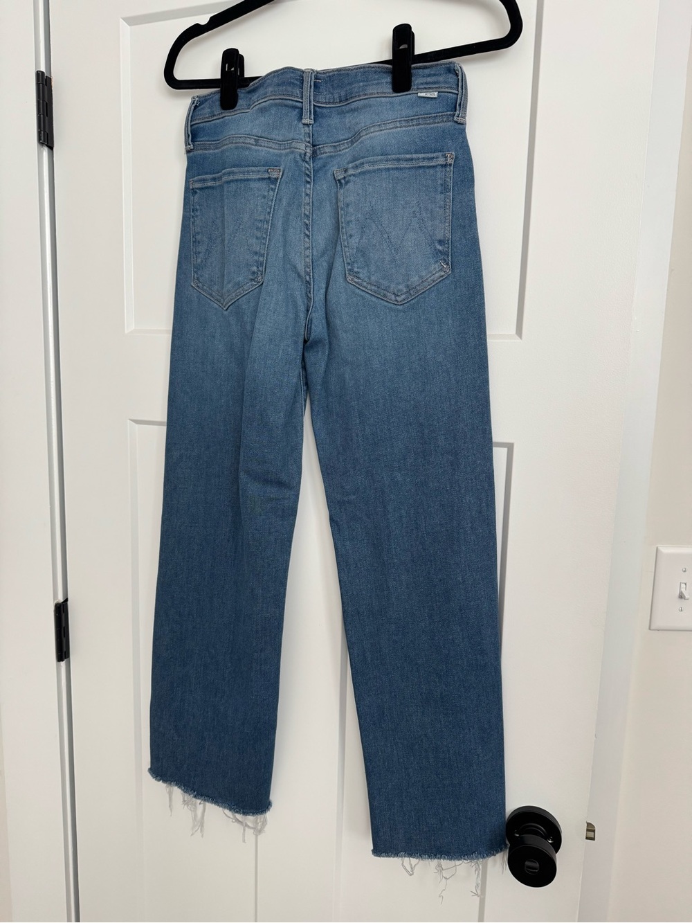 MOTHER Mid Rise Rider Ankle Fray Jean in Enjoy the Ride - Picture 5 of 8